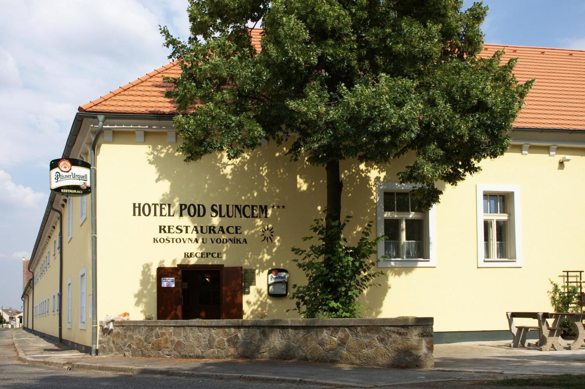 Hotel Pod Sluncem Trebiz Exterior photo